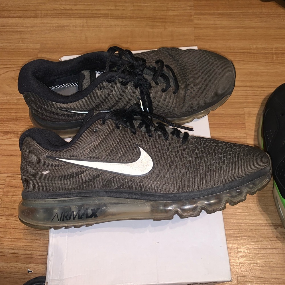 Nike  air max 2017 olive Sz 10 used
